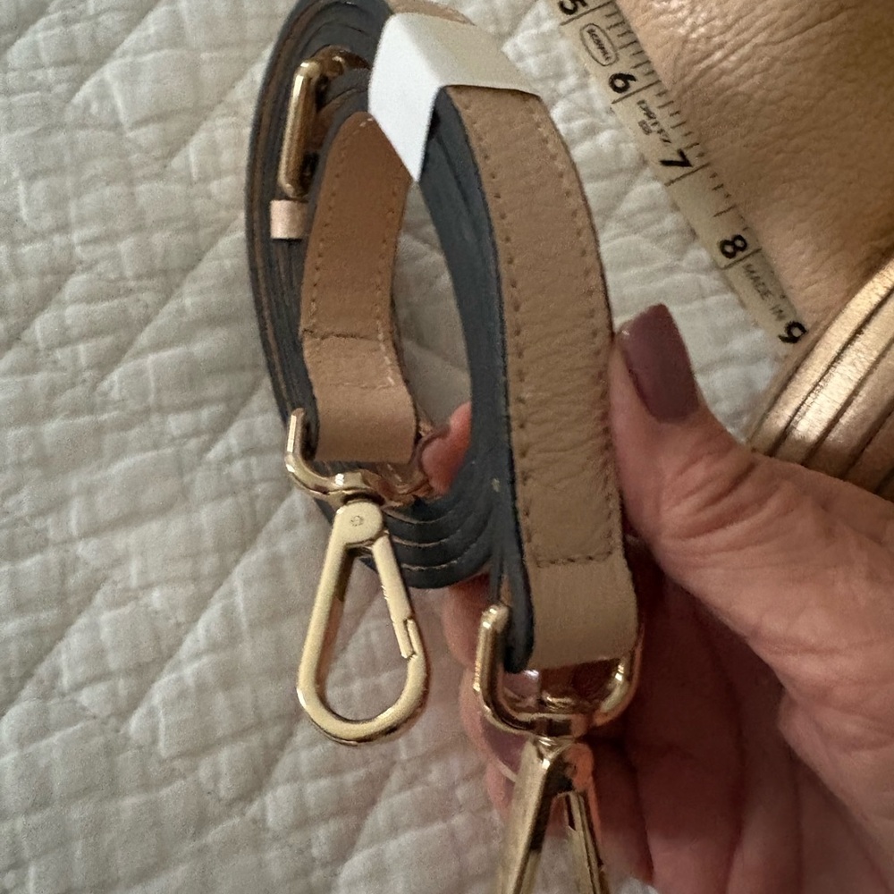 Innue Pink Leather Handbag - Picture 6 of 11